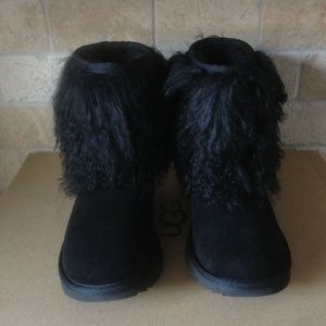 UGG Classic Short Fluff II Boots Size 4 Youth